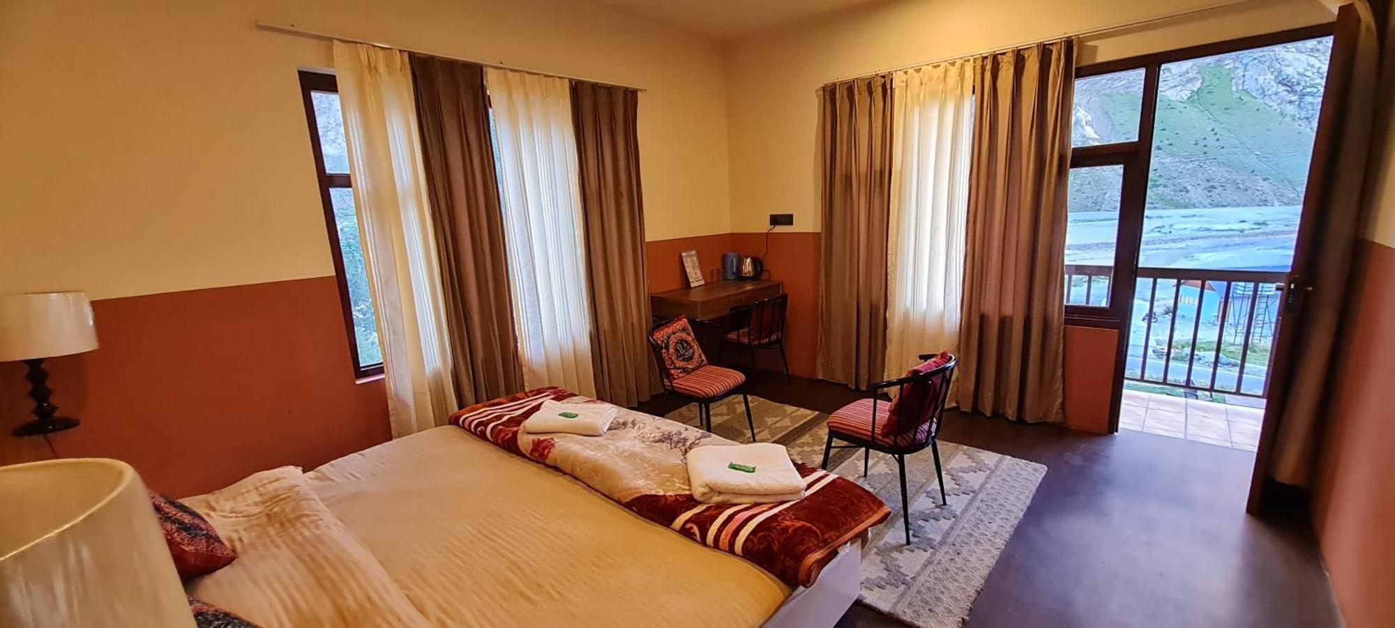 Anand Yul Jispa Hotel Екстериор снимка